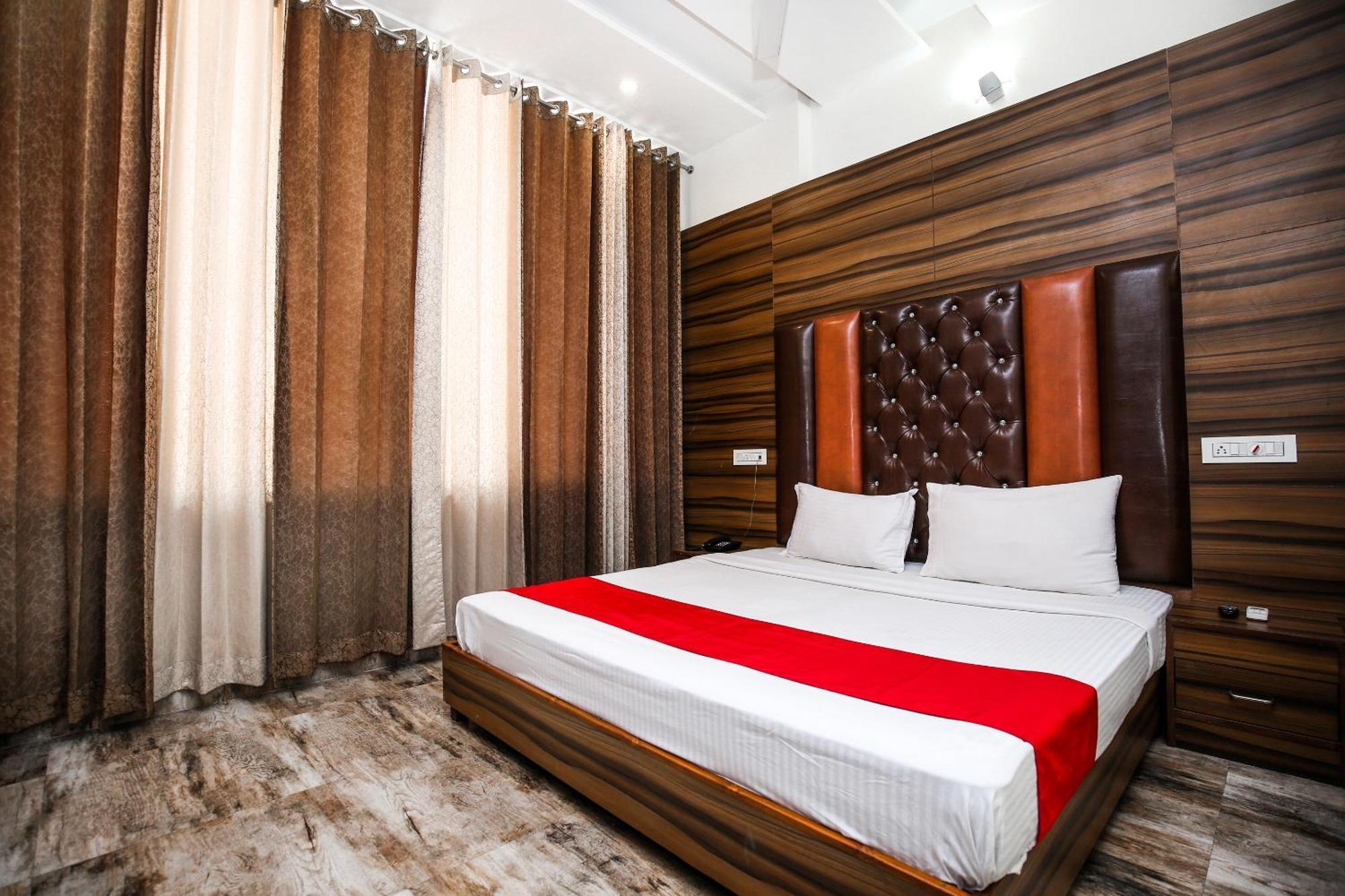 Hotel Woodcrest By Sidham Group !! Comfortable And Peaceful Stay !! Top Rated !! Preferred Hotel Chain Zirakpur ภายนอก รูปภาพ