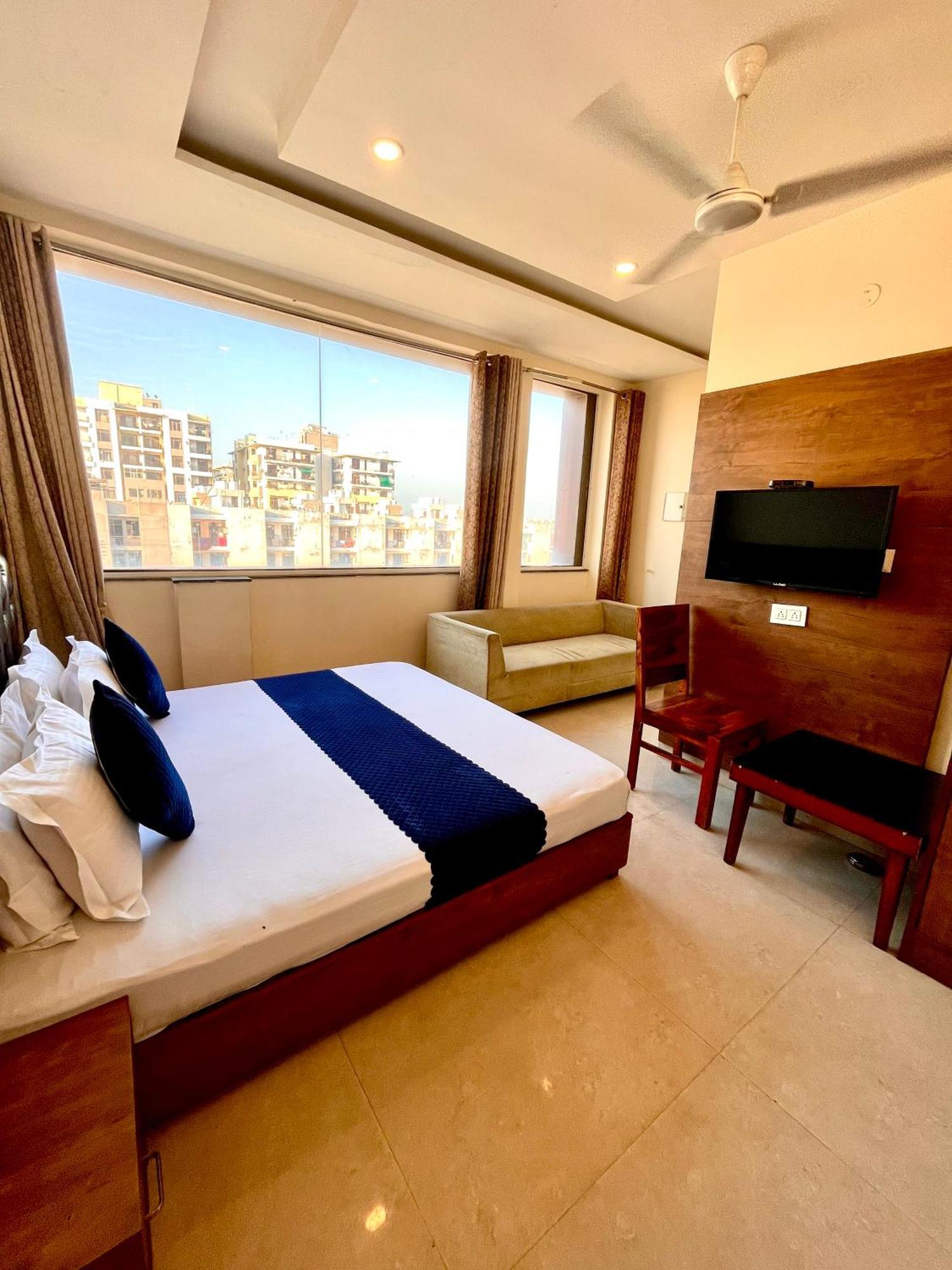 Hotel Woodcrest By Sidham Group !! Comfortable And Peaceful Stay !! Top Rated !! Preferred Hotel Chain Zirakpur ภายนอก รูปภาพ