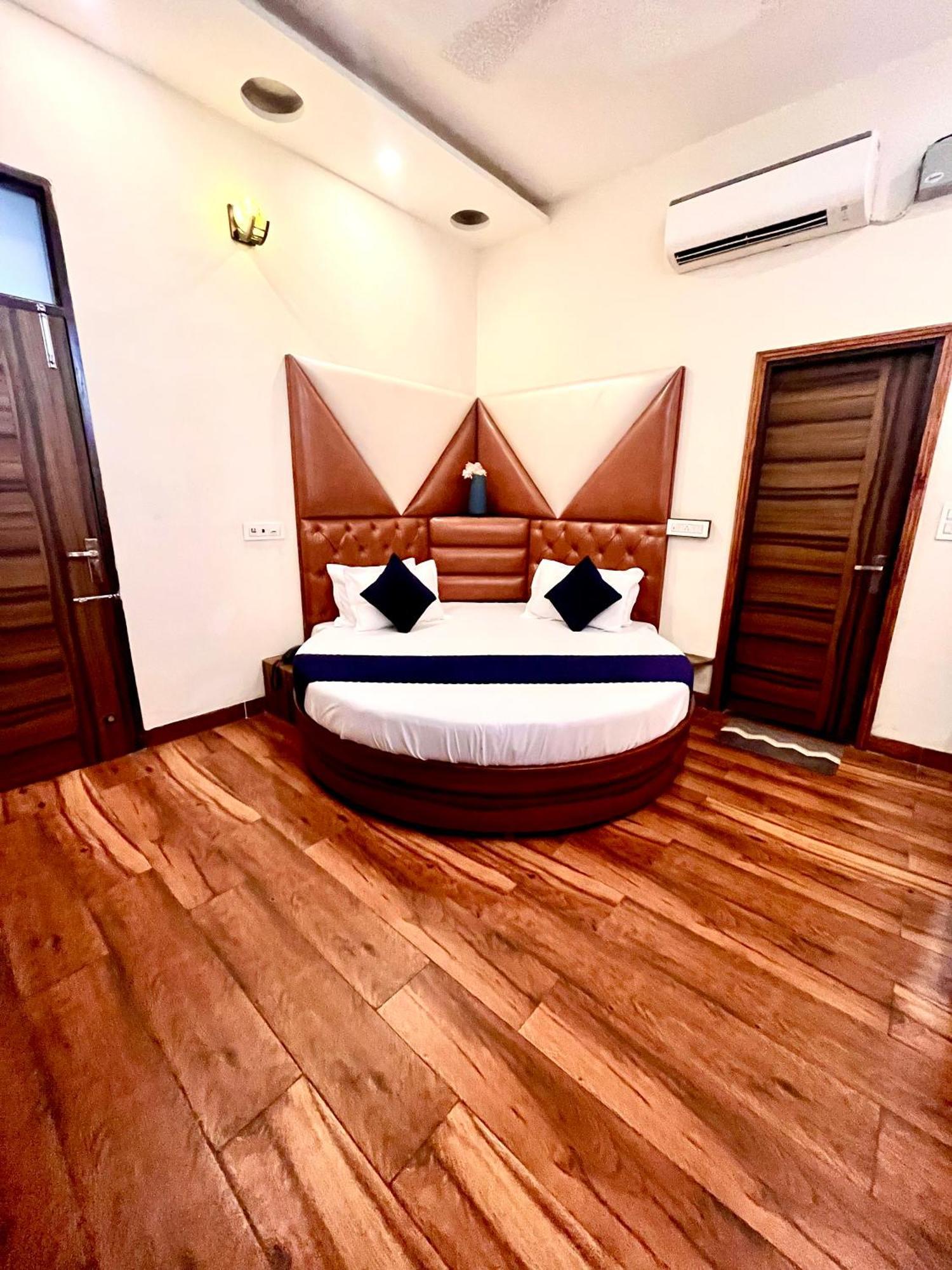 Hotel Woodcrest By Sidham Group !! Comfortable And Peaceful Stay !! Top Rated !! Preferred Hotel Chain Zirakpur ภายนอก รูปภาพ