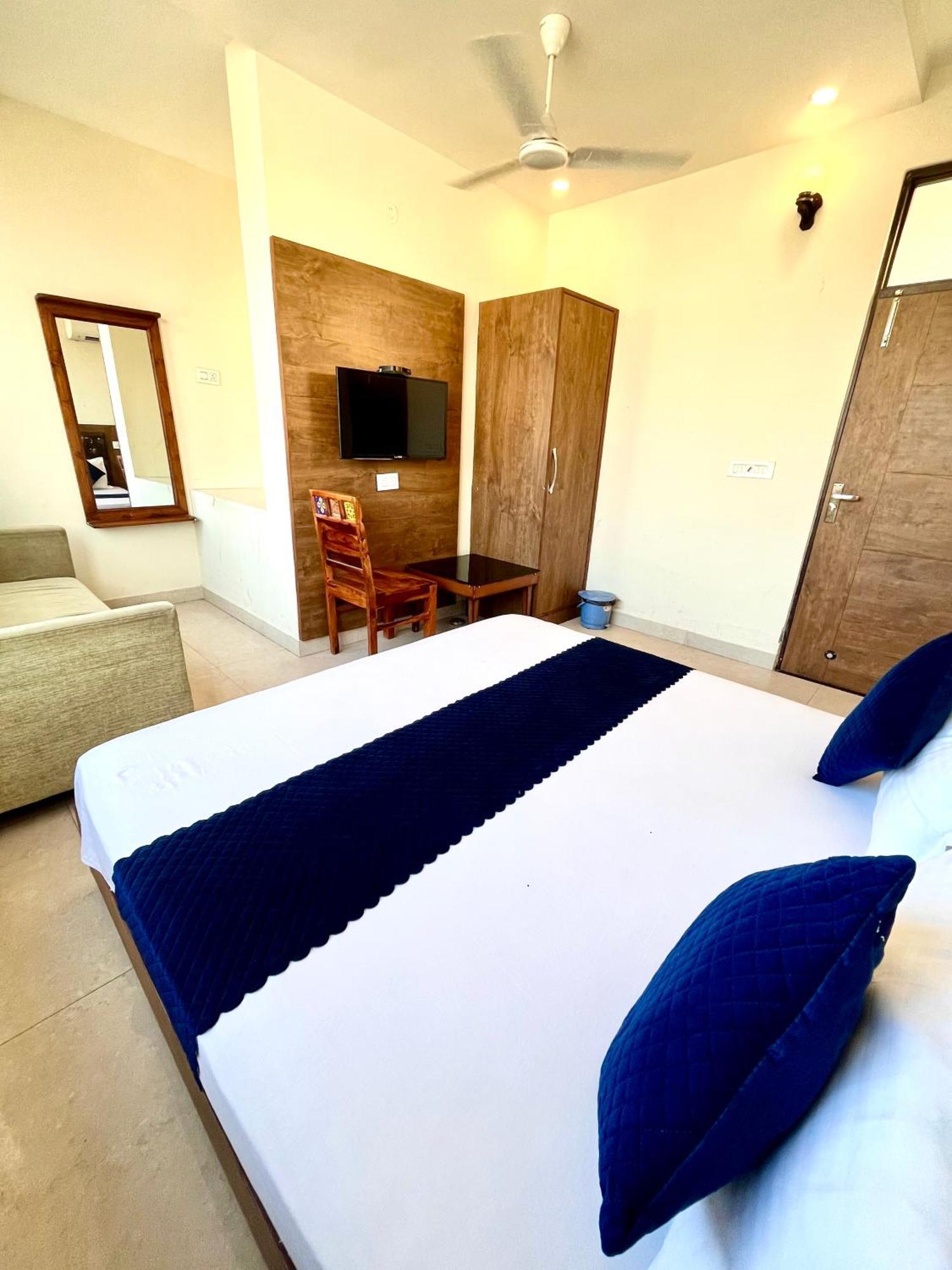 Hotel Woodcrest By Sidham Group !! Comfortable And Peaceful Stay !! Top Rated !! Preferred Hotel Chain Zirakpur ภายนอก รูปภาพ